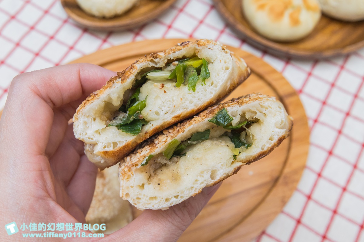 [宜蘭五結美食]五結碳烤燒餅店(阿賢碳烤燒餅店)/厚燒餅、起司饅頭、小蔥餅等超過10個品項/便宜又好吃的銅板美食推薦