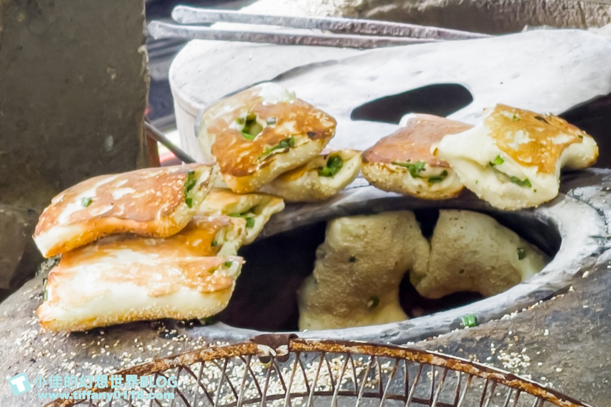 [宜蘭五結美食]五結碳烤燒餅店(阿賢碳烤燒餅店)/厚燒餅、起司饅頭、小蔥餅等超過10個品項/便宜又好吃的銅板美食推薦
