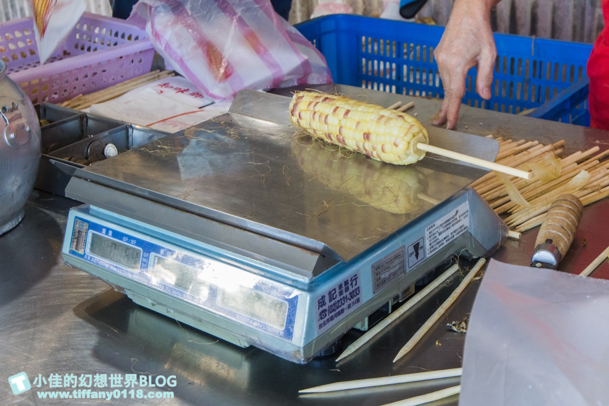 [萬里美食]知味鄉玉米/北海岸超人氣排隊玉米代表/平假日都人潮滿滿/萬里烤玉米推薦