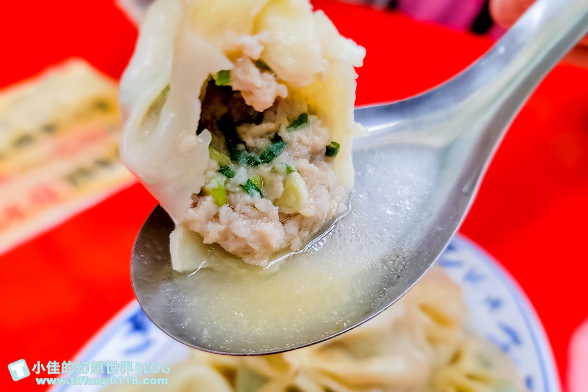 [宜蘭美食]正好鮮肉小籠包/有湯汁內餡香的排隊美食/好吃到內用完又外帶回家/宜蘭排隊美食推薦