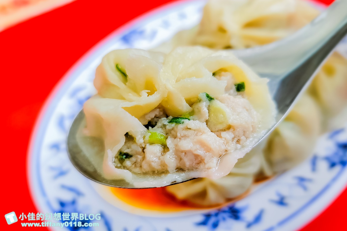[宜蘭美食]正好鮮肉小籠包/有湯汁內餡香的排隊美食/好吃到內用完又外帶回家/宜蘭排隊美食推薦