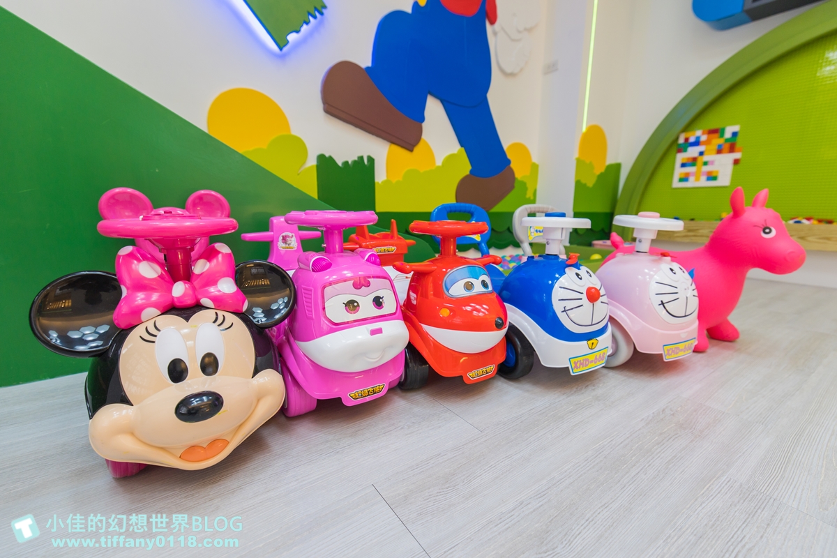 [宜蘭民宿]童玩趣親子民宿/卡通主題溜滑梯球池房+遊戲室+電動車+電梯/每間都有浴缸跟陽台/宜蘭親子民宿推薦