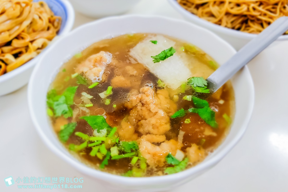 [宜蘭美食]文昌炸醬麵/份量多又便宜/在地人推薦必吃/平日也人潮滿滿