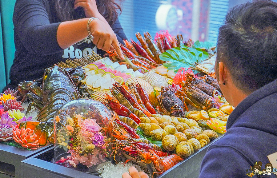 花花世界 高雄火鍋 鍋物 巨無霸 龍蝦 海鮮 頂級 日本和牛 高雄巷弄