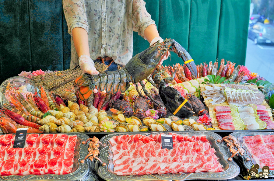花花世界 高雄火鍋 鍋物 巨無霸 龍蝦 海鮮 頂級 日本和牛 高雄巷弄