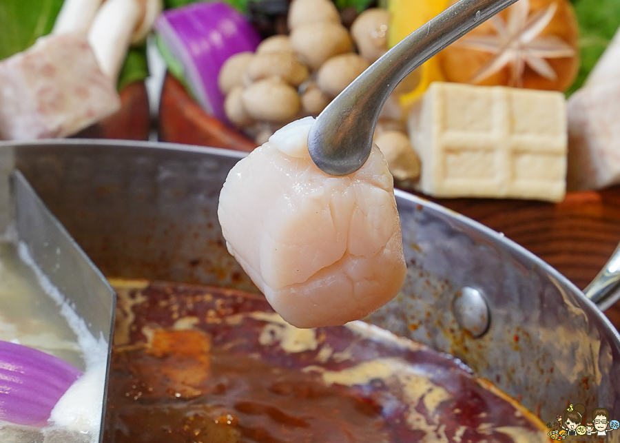 花花世界 高雄火鍋 鍋物 巨無霸 龍蝦 海鮮 頂級 日本和牛 高雄巷弄