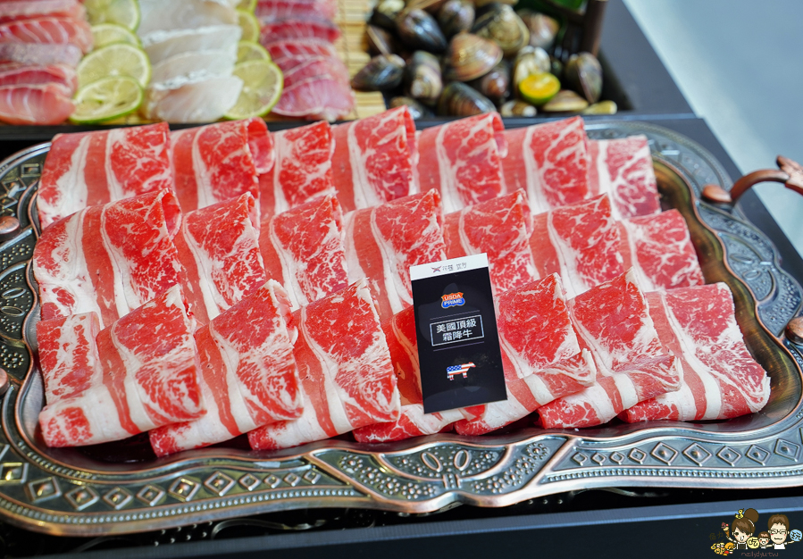 花花世界 高雄火鍋 鍋物 巨無霸 龍蝦 海鮮 頂級 日本和牛 高雄巷弄