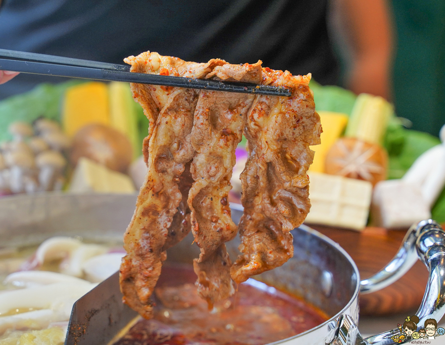 花花世界 高雄火鍋 鍋物 巨無霸 龍蝦 海鮮 頂級 日本和牛 高雄巷弄