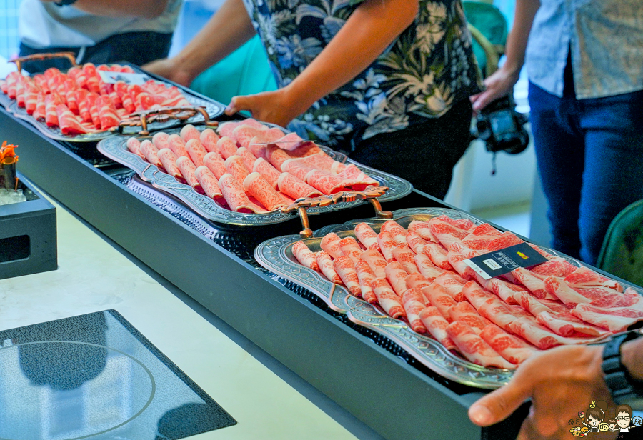 花花世界 高雄火鍋 鍋物 巨無霸 龍蝦 海鮮 頂級 日本和牛 高雄巷弄