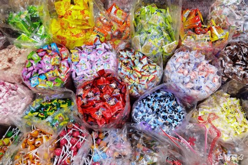 【台中大甲區】百種古早味糖果餅乾批發，價格好便宜！小時候零食這裡買「木水餅店」，距離大甲鎮瀾宮步行5分鐘