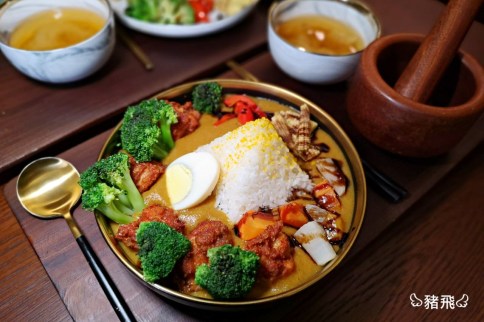 【嘉義西區】舊時光新鮮事 老屋咖哩專賣～檜木老屋餐廳裡吃咖哩飯，泡腳吃甜點喝咖啡！