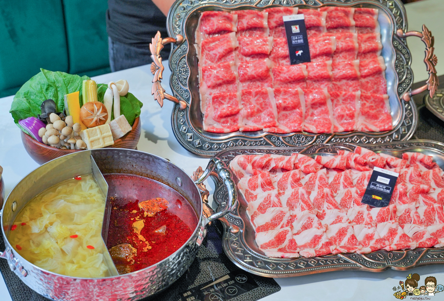 花花世界 高雄火鍋 鍋物 巨無霸 龍蝦 海鮮 頂級 日本和牛 高雄巷弄