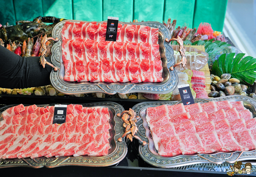 花花世界 高雄火鍋 鍋物 巨無霸 龍蝦 海鮮 頂級 日本和牛 高雄巷弄