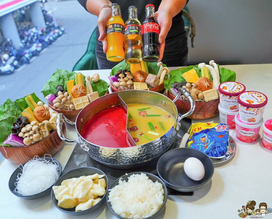 花花世界 高雄火鍋 鍋物 巨無霸 龍蝦 海鮮 頂級 日本和牛 高雄巷弄