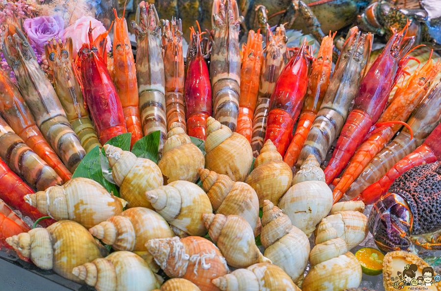 花花世界 高雄火鍋 鍋物 巨無霸 龍蝦 海鮮 頂級 日本和牛 高雄巷弄