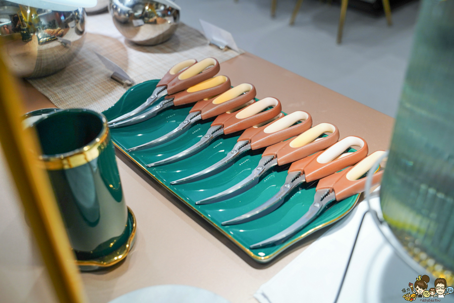 花花世界 高雄火鍋 鍋物 巨無霸 龍蝦 海鮮 頂級 日本和牛 高雄巷弄