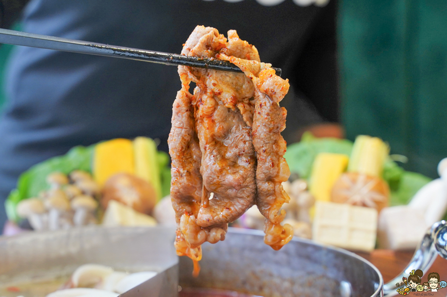 花花世界 高雄火鍋 鍋物 巨無霸 龍蝦 海鮮 頂級 日本和牛 高雄巷弄