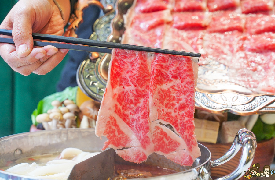 花花世界 高雄火鍋 鍋物 巨無霸 龍蝦 海鮮 頂級 日本和牛 高雄巷弄
