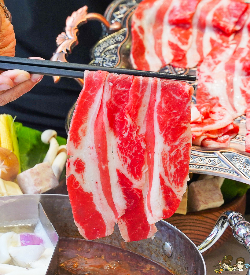 花花世界 高雄火鍋 鍋物 巨無霸 龍蝦 海鮮 頂級 日本和牛 高雄巷弄