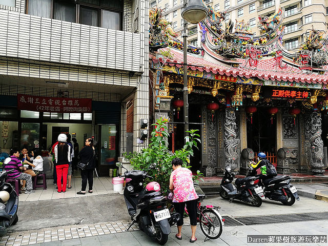 桃園八德美食|阿嬤肉羹麵42年老店八德三元宮旁2小時賣完收工的排隊小吃/八德更寮腳美食