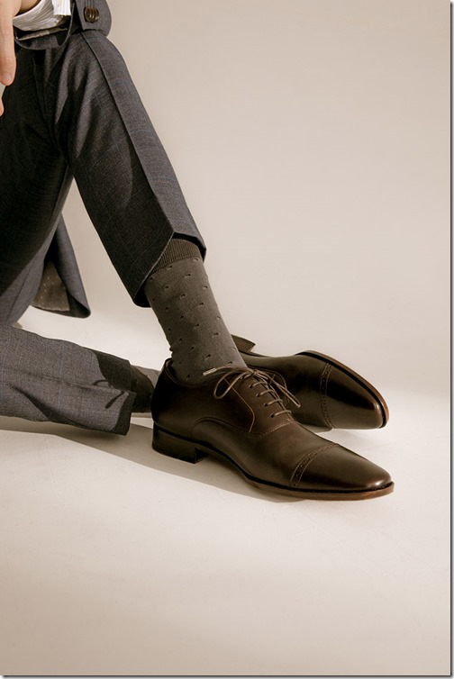 4-林果良品四分之一雕花橫飾牛津鞋，被視為帶有綴飾中最經典也最正式的鞋款。