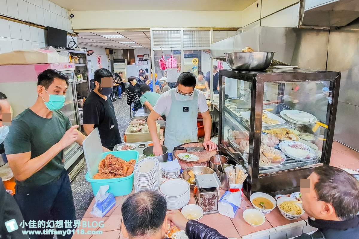 [台北美食]賣麵炎仔(金泉小吃店)/米其林必比登推薦的大稻埕排隊美食/紅燒肉超好吃