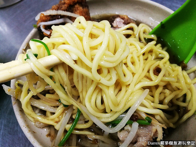 桃園八德美食|阿嬤肉羹麵42年老店八德三元宮旁2小時賣完收工的排隊小吃/八德更寮腳美食