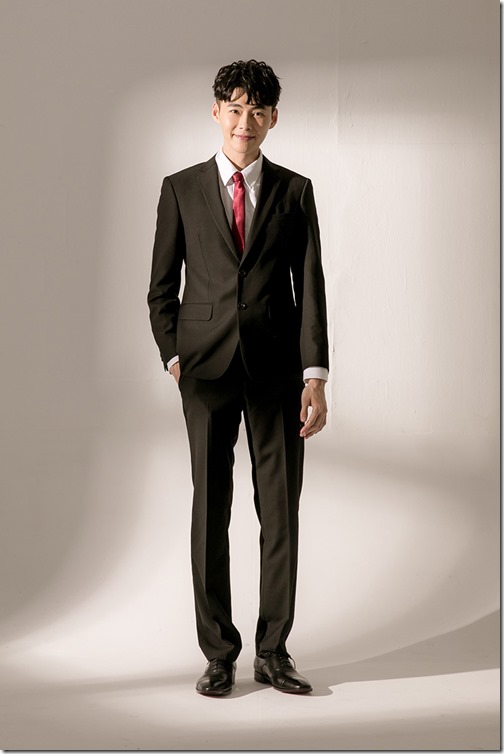 3-林果良品四分之一雕花橫飾牛津鞋，被視為帶有綴飾中最經典也最正式的鞋款。