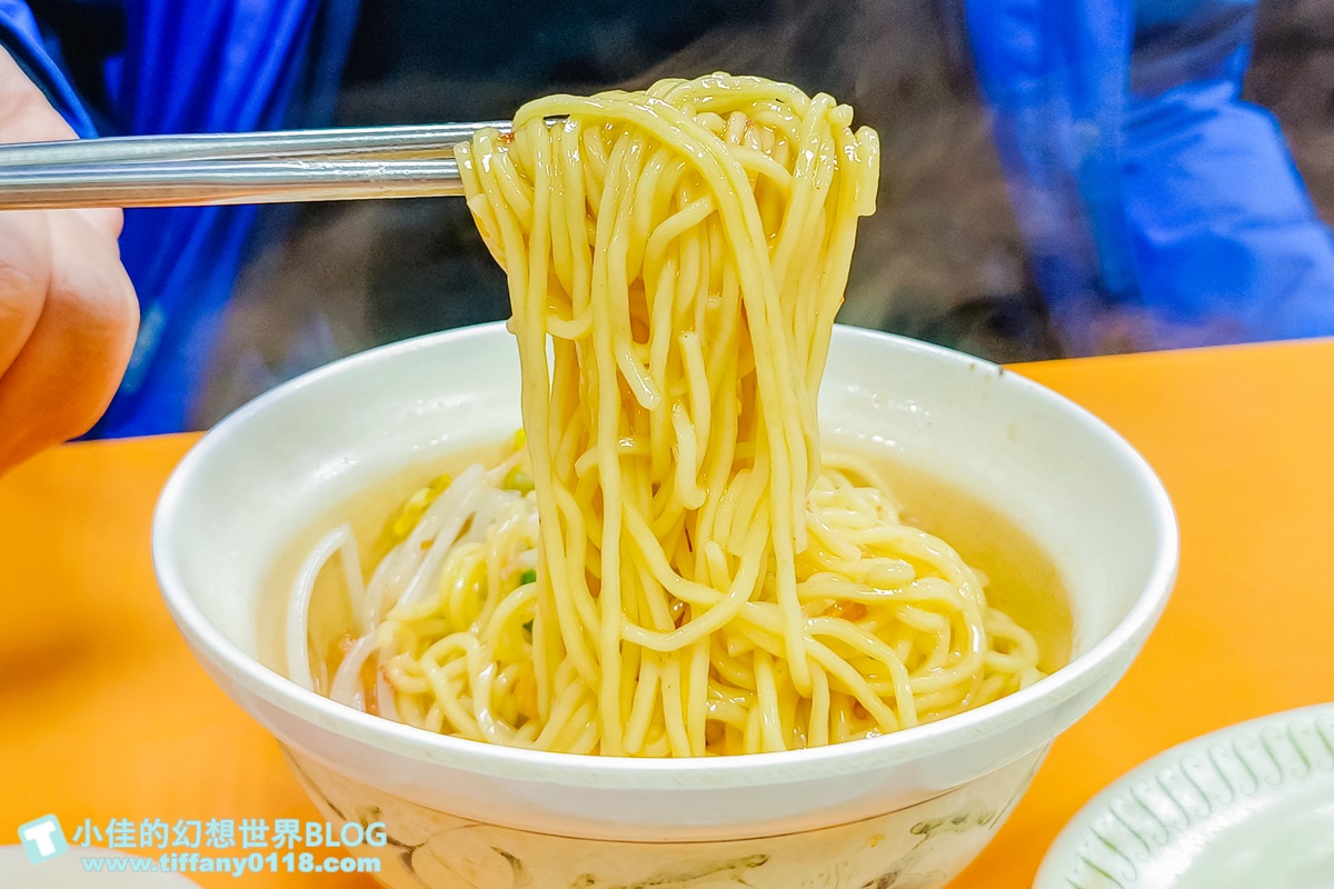 [台北美食]賣麵炎仔(金泉小吃店)/米其林必比登推薦的大稻埕排隊美食/紅燒肉超好吃