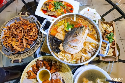 蔡大頭甕烤雞26 【嘉義中埔】交流道旁超人氣「蔡大頭甕烤雞」秒殺級脆皮甕仔雞、臉盆大砂鍋魚頭,料多實在超過癮