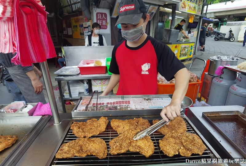 家鄉碳烤雞排|士林夜市雞排先炸後烤超巨雞排/捷運劍潭站美食