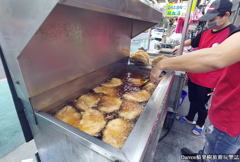 家鄉碳烤雞排|士林夜市雞排先炸後烤超巨雞排/捷運劍潭站美食