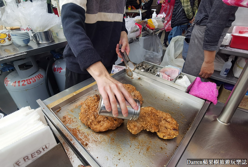 家鄉碳烤雞排|士林夜市雞排先炸後烤超巨雞排/捷運劍潭站美食