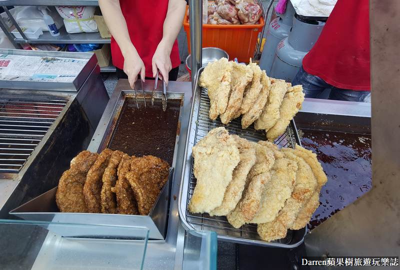 家鄉碳烤雞排|士林夜市雞排先炸後烤超巨雞排/捷運劍潭站美食
