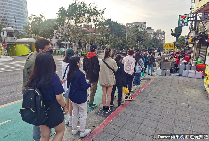 家鄉碳烤雞排|士林夜市雞排先炸後烤超巨雞排/捷運劍潭站美食