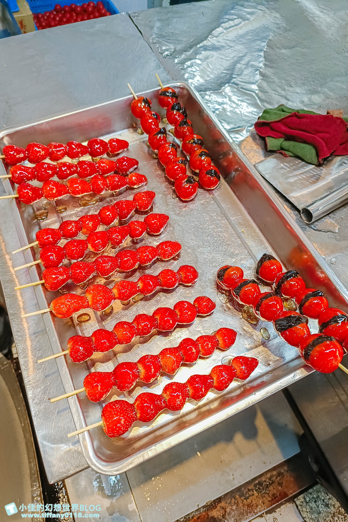 [板橋美食]鳥來伯糖葫蘆/20元糖葫蘆一賣超過20年/草莓糖葫蘆只要30元太便宜/板橋小吃推薦