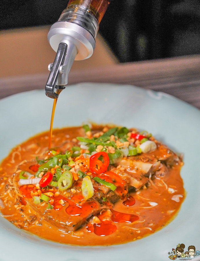 高雄新店開幕 麻辣火鍋 青花驕 王品 火鍋 麻辣 鴛鴦鍋 聚餐 高雄美食 聚餐 包廂 排隊 宵夜 晚餐 巨蛋商圈 美食