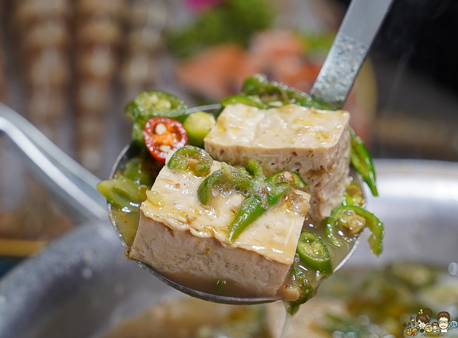 高雄新店開幕 麻辣火鍋 青花驕 王品 火鍋 麻辣 鴛鴦鍋 聚餐 高雄美食 聚餐 包廂 排隊 宵夜 晚餐 巨蛋商圈 美食