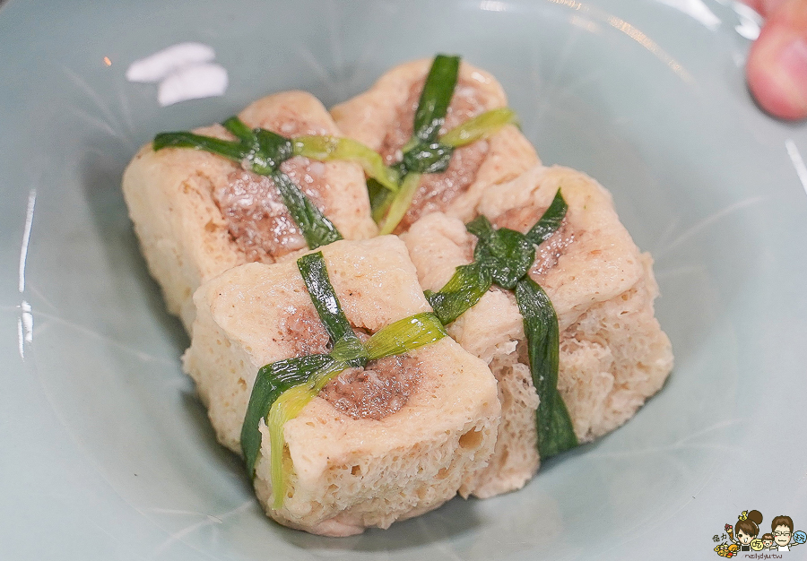 高雄新店開幕 麻辣火鍋 青花驕 王品 火鍋 麻辣 鴛鴦鍋 聚餐 高雄美食 聚餐 包廂 排隊 宵夜 晚餐 巨蛋商圈 美食