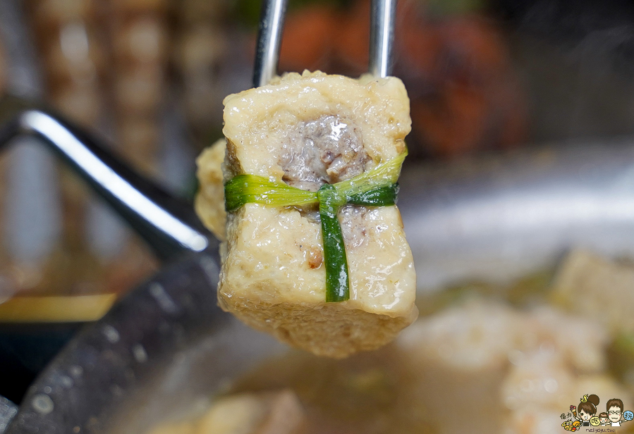 高雄新店開幕 麻辣火鍋 青花驕 王品 火鍋 麻辣 鴛鴦鍋 聚餐 高雄美食 聚餐 包廂 排隊 宵夜 晚餐 巨蛋商圈 美食