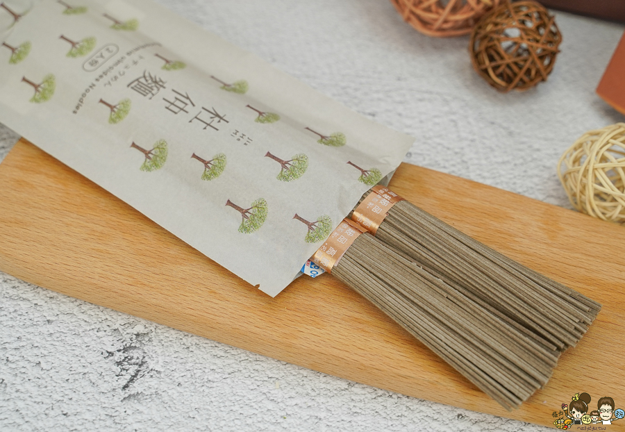 北港老店 老字號 老牌 麵條 手工 彩色麵 伴手禮 禮盒 花椒堅果醬 金蔥香雞油 