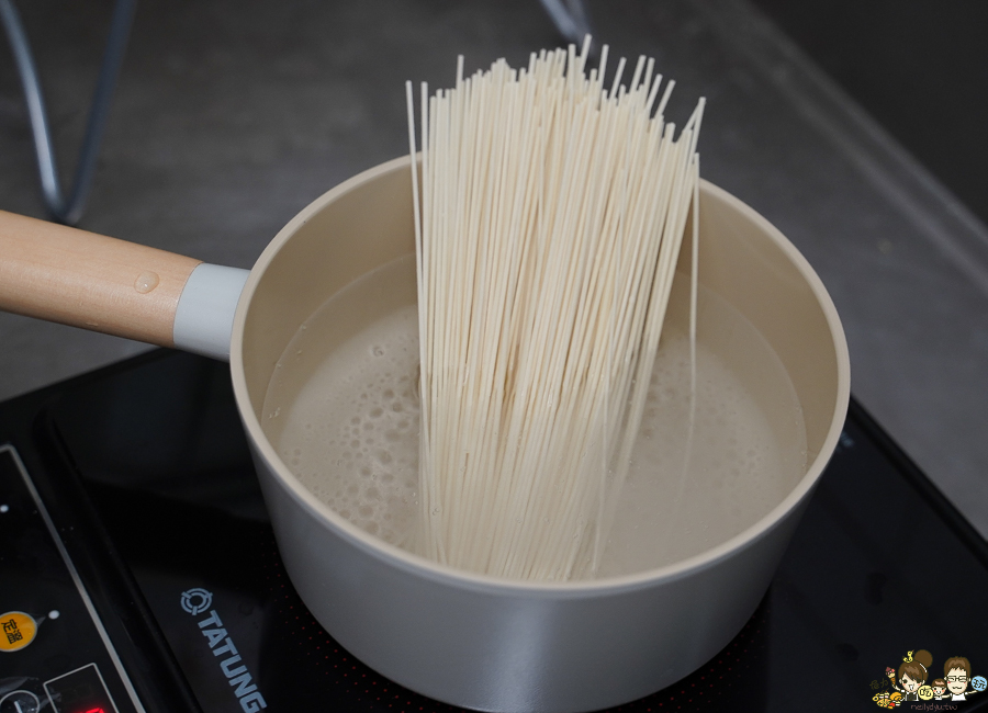 北港老店 老字號 老牌 麵條 手工 彩色麵 伴手禮 禮盒 花椒堅果醬 金蔥香雞油 