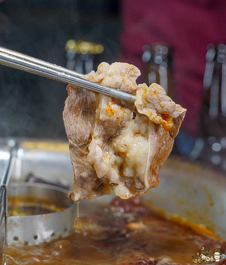 高雄新店開幕 麻辣火鍋 青花驕 王品 火鍋 麻辣 鴛鴦鍋 聚餐 高雄美食 聚餐 包廂 排隊 宵夜 晚餐 巨蛋商圈 美食