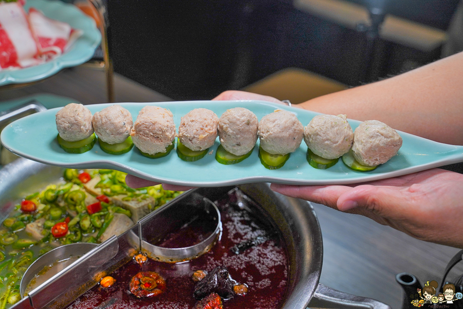 高雄新店開幕 麻辣火鍋 青花驕 王品 火鍋 麻辣 鴛鴦鍋 聚餐 高雄美食 聚餐 包廂 排隊 宵夜 晚餐 巨蛋商圈 美食