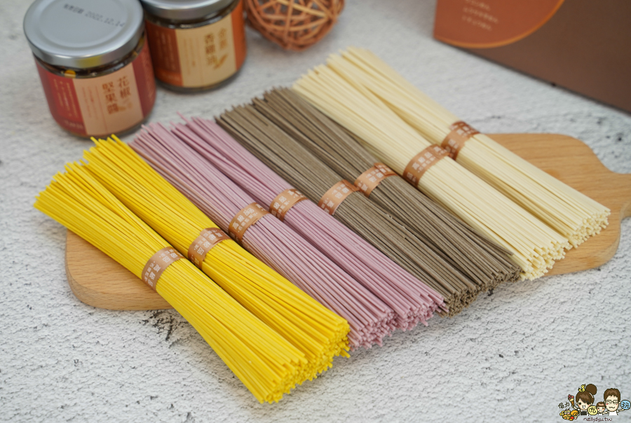 北港老店 老字號 老牌 麵條 手工 彩色麵 伴手禮 禮盒 花椒堅果醬 金蔥香雞油 