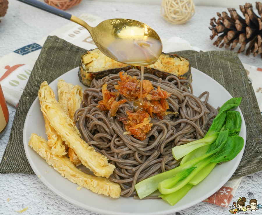 北港老店 老字號 老牌 麵條 手工 彩色麵 伴手禮 禮盒 花椒堅果醬 金蔥香雞油 