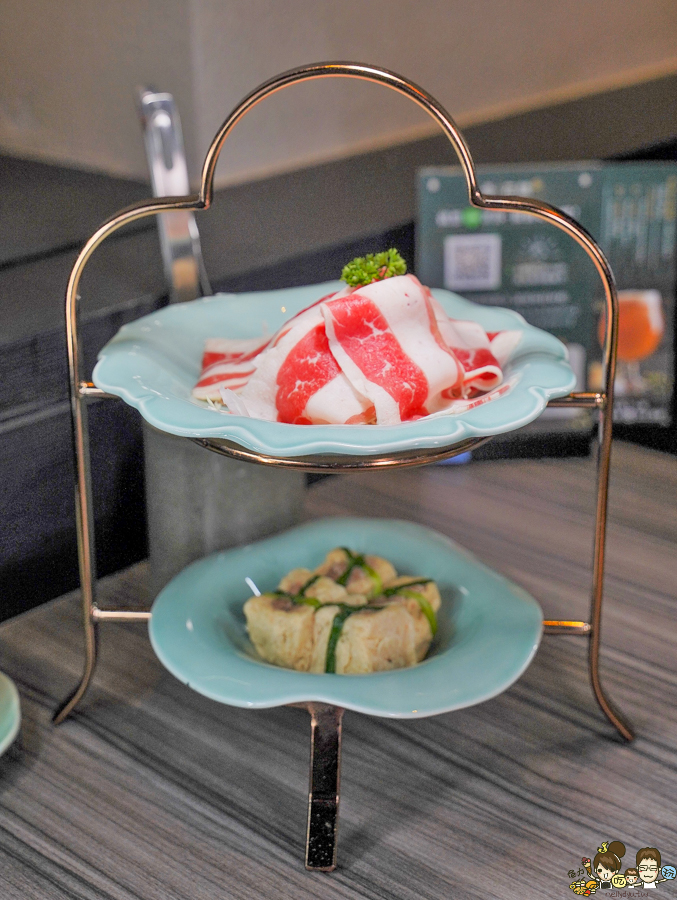 高雄新店開幕 麻辣火鍋 青花驕 王品 火鍋 麻辣 鴛鴦鍋 聚餐 高雄美食 聚餐 包廂 排隊 宵夜 晚餐 巨蛋商圈 美食