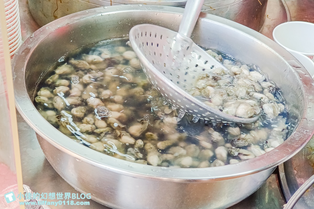 [板橋美食]油庫口蚵仔麵線/麵線+炭烤香腸一組才是經典吃法/板橋美食推薦