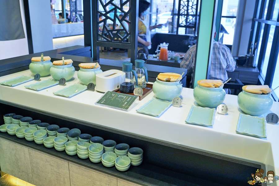 高雄新店開幕 麻辣火鍋 青花驕 王品 火鍋 麻辣 鴛鴦鍋 聚餐 高雄美食 聚餐 包廂 排隊 宵夜 晚餐 巨蛋商圈 美食