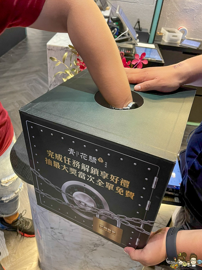 高雄新店開幕 麻辣火鍋 青花驕 王品 火鍋 麻辣 鴛鴦鍋 聚餐 高雄美食 聚餐 包廂 排隊 宵夜 晚餐 巨蛋商圈 美食